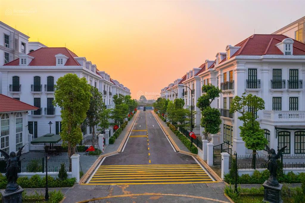 Chính chủ bán liền kề shophouse avenue garden đại lộ tây thăng long 143,5m2x6 tầng. 0888 486 ***.