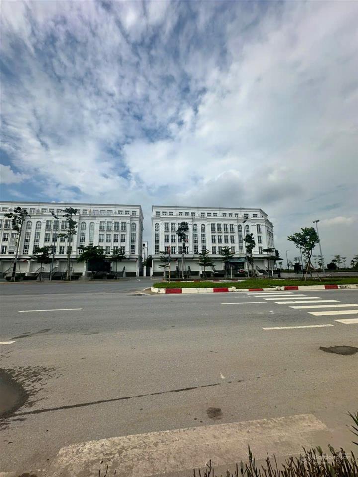 Chính chủ bán liền kề avenue garden đại lộ tây thăng long . diện tích145m2x6 tầng. 0888 486 ***