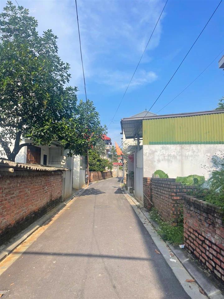 Chính chủ cần bán nhà 126m2x2 tầng thôn ngọc động đa tốn gia lâm giá nhỉnh 10 tỷ.  0983 814 ***.