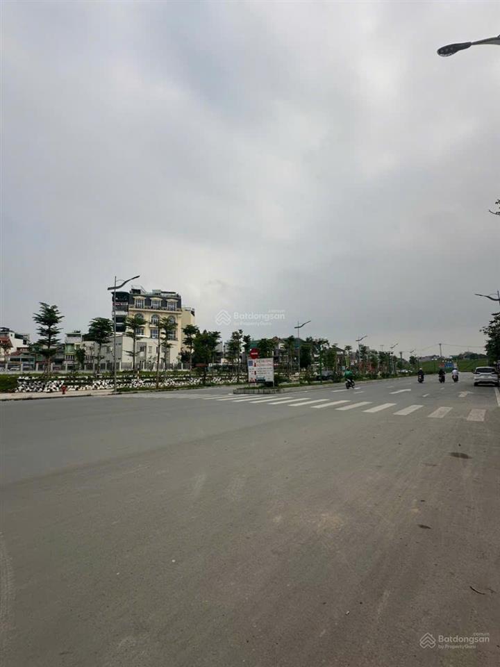Chính chủ bán 300m2 đất mặt phố nguyễn gia bồng mặt tiền 14m giá tốt.  0983 814 ***