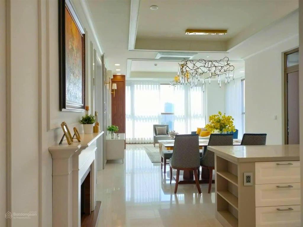 Chính chủ cho thuê căn hộ 225m2, 4pn view hồ tây giá tốt tòa golden westlake.  0888 486 ***.