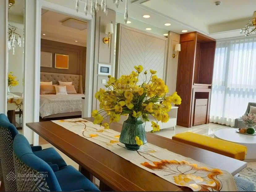 Chính chủ bán căn hộ 6th element 95m2 căn góc 2 phòng ngủ full đẹp giá 9,9 tỷ.  0983 814 ***