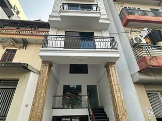 Chính chủ bán nhà ngõ 24 võ chí công 40m2x7 tầng thang máy đường hè 15m giá siêu tốt.  0983 814 ***