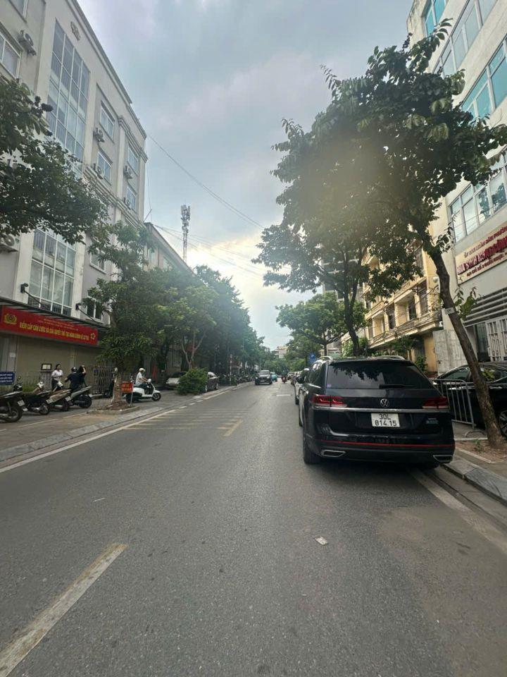 Chính chủ bán liền kề ngõ 4  phố Quần Ngựa Diện tích: 80m2x4 tầng giá tốt.LH 0888486262.