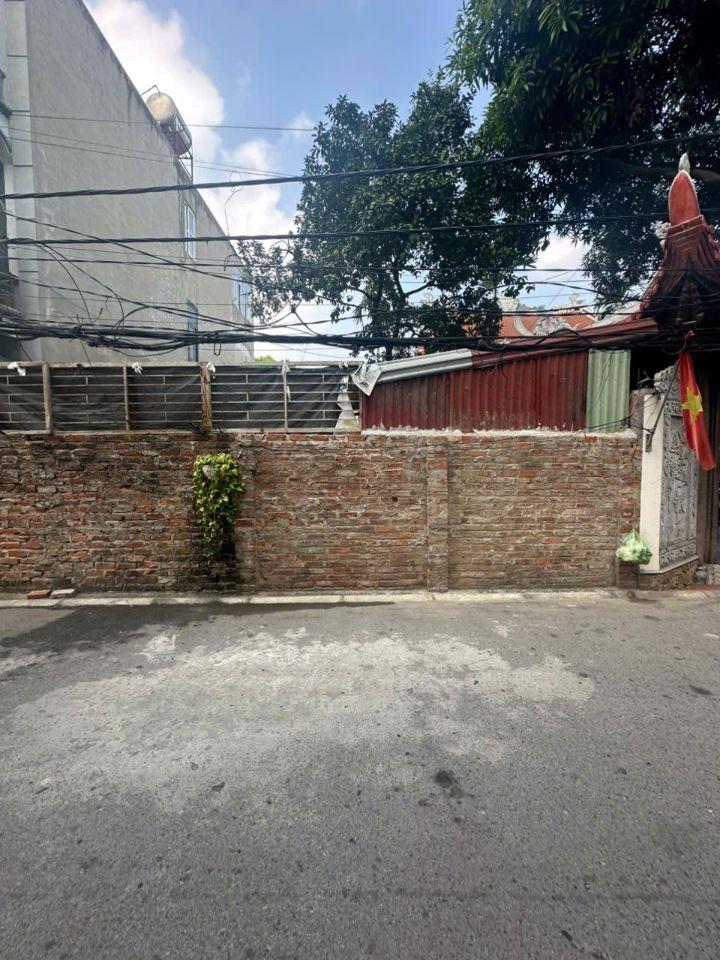 Nhà em cần tiền bán gấp mảnh đất đẹp thôn Du Nội-Mai Lâm 202m2, mặt tiền 8m đường 8m giá 92tr/m2.Lh 0888486262.