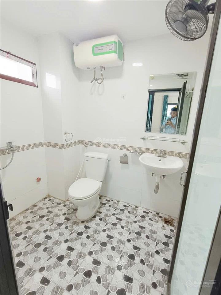 Cho thuê căn hộ tập thể 2 pn ở ngõ 181 nguyễn trãi