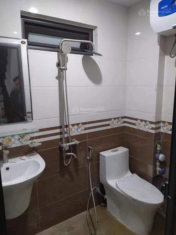 Cho thuê nhà riêng 3 tầng 2 phòng ngủ ở ngõ 271 bùi xương trạch