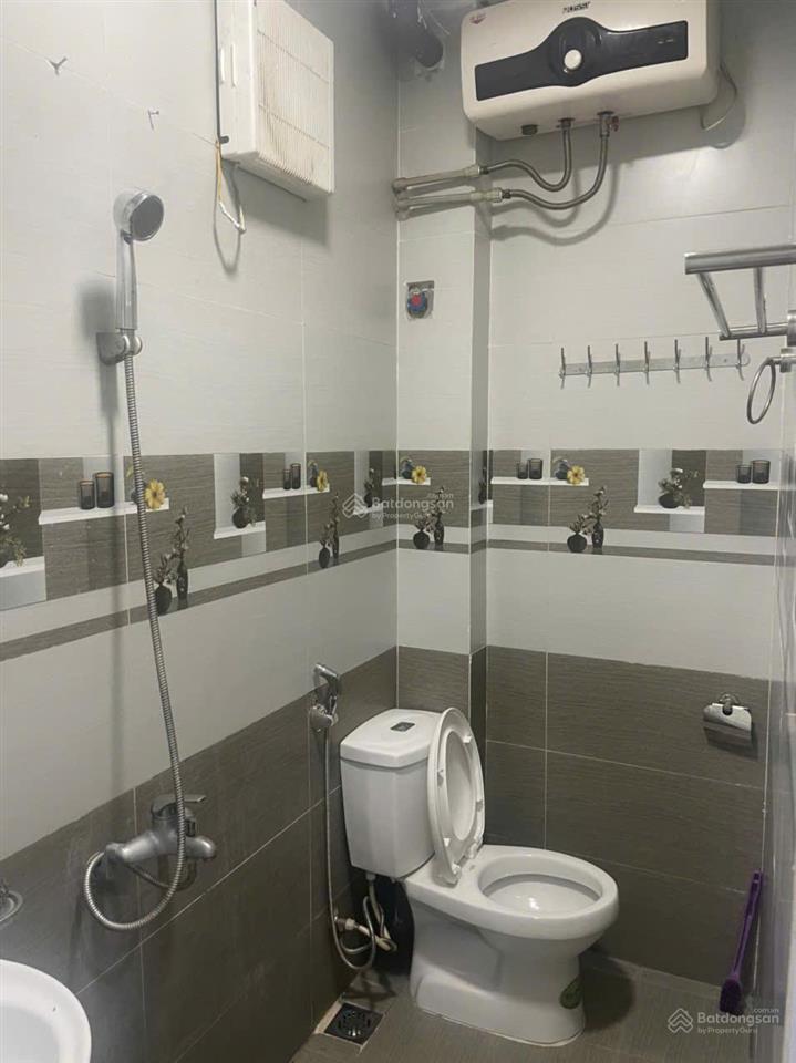 Cho thuê nhà riêng 5 tầng ở ngõ 592 trường chinh cách mặt đường 50m