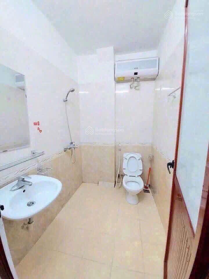 Cho thuê nhà riêng 3 tầng có 2pn 2wc tại 554 trường chinh, giá 6 triệu