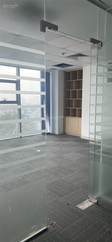 Cho thuê văn phòng tòa nhà hồ gươm plaza phố trần phú 110m2, giá 180 nghìn/m2/th