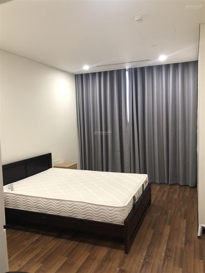 Nhà trống  vào ngay mipec xuân thủy 77m2  2pn  đủ đồ giá 17tr/th  0989 848 ***
