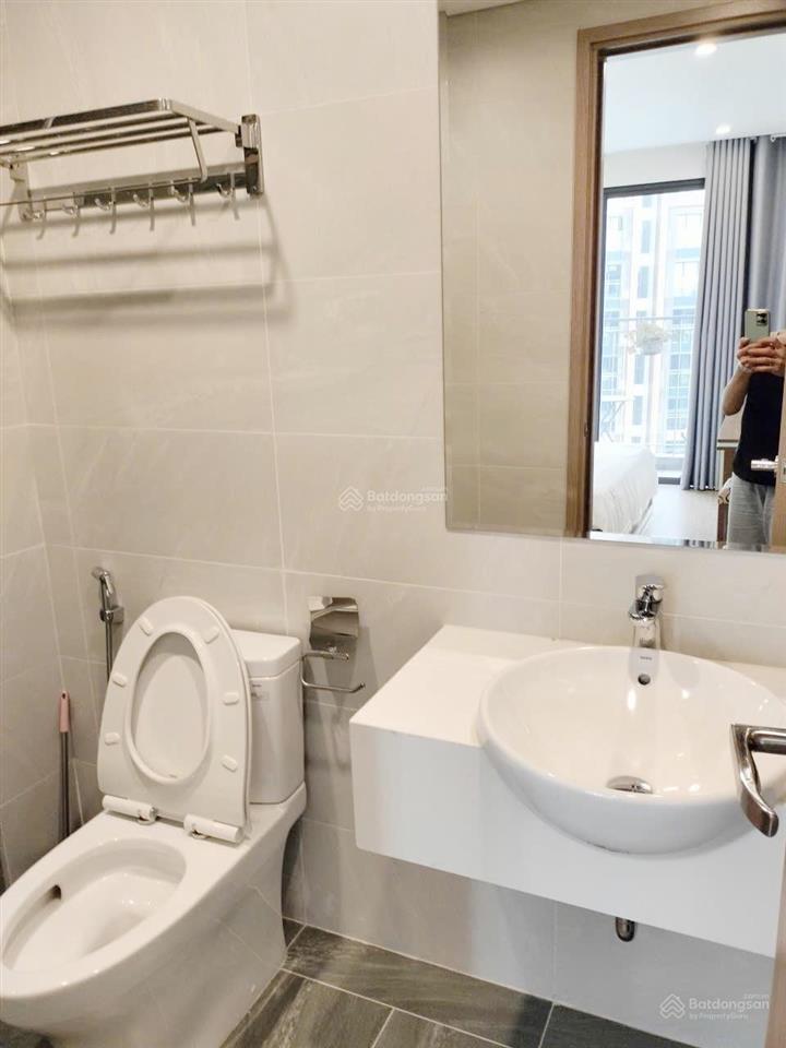 Cần tiền bán gấp căn 2pn 2vs, ban công đông nam view biển hồ