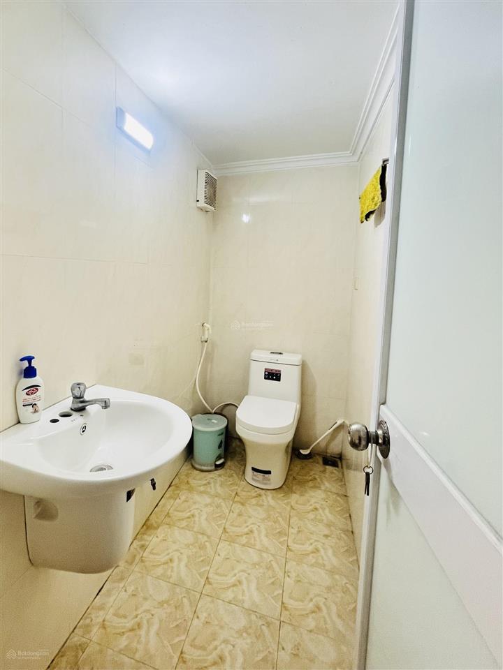 Cho thuê nhà riêng tại hoàng văn thái, 12 triệu, 48m2, 5pn, 4wc, ngõ phân lô ô tô đỗ cửa