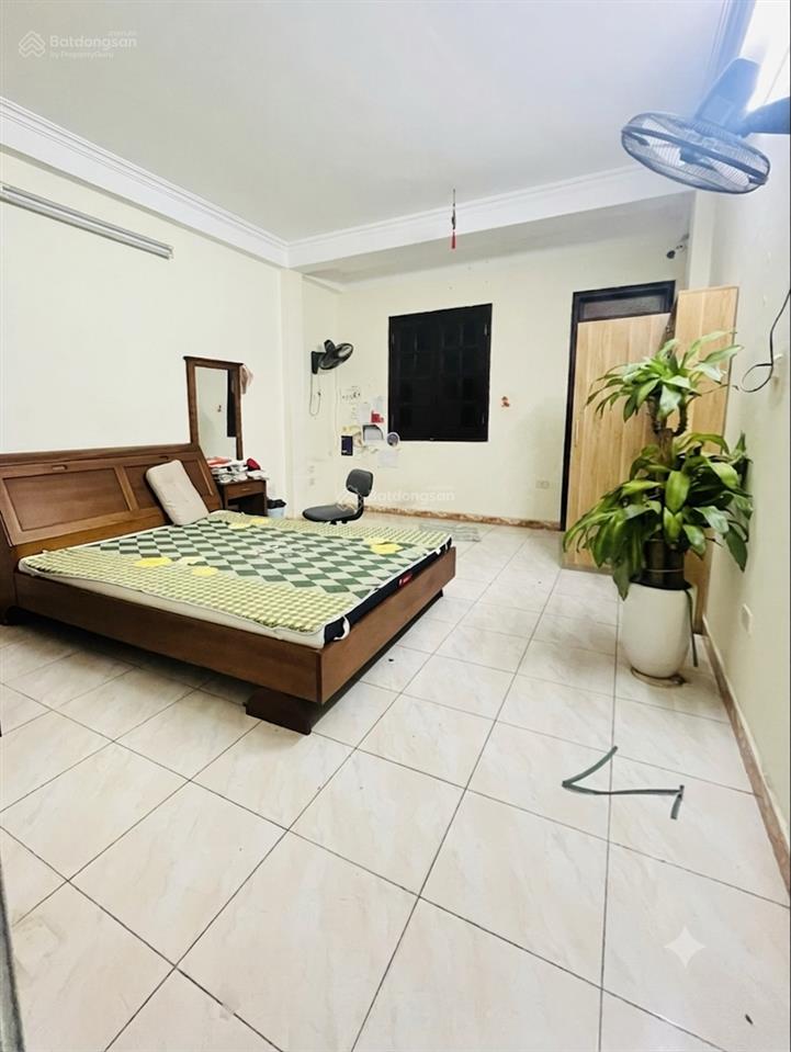 Cho thuê nhà riêng tại hoàng văn thái, 12 triệu, 48m2, 5pn, 4wc, ngõ phân lô ô tô đỗ cửa