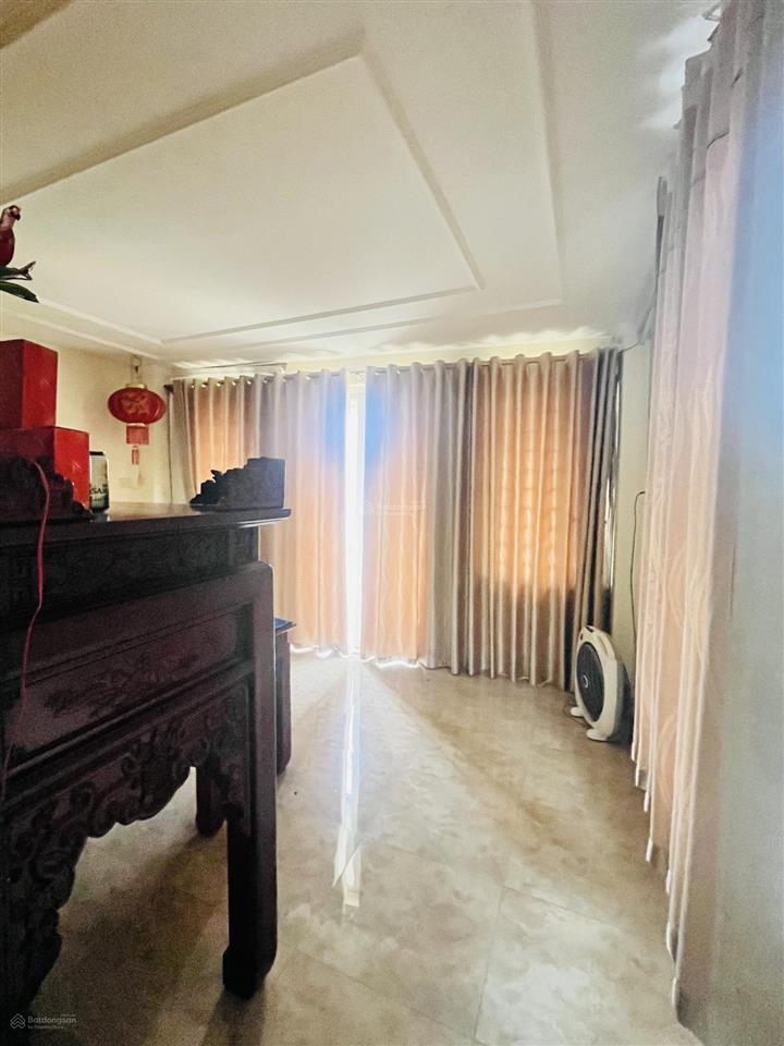 Cho thuê nhà riêng tại hoàng văn thái, 12 triệu, 48m2, 5pn, 4wc, ngõ phân lô ô tô đỗ cửa