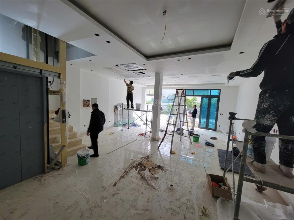 Cho thuê nhà riêng phú đô  nam từ liêm. dt 90m, 4 tầng, mặt tiền 7m, thông sàn, thang máy.39 triệu