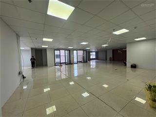 Cho thuê toà nhà lê đức thọ  quận nam từ liêm. dt 160m, 7 tầng, mặt tiền 7m. giá 180 triệu