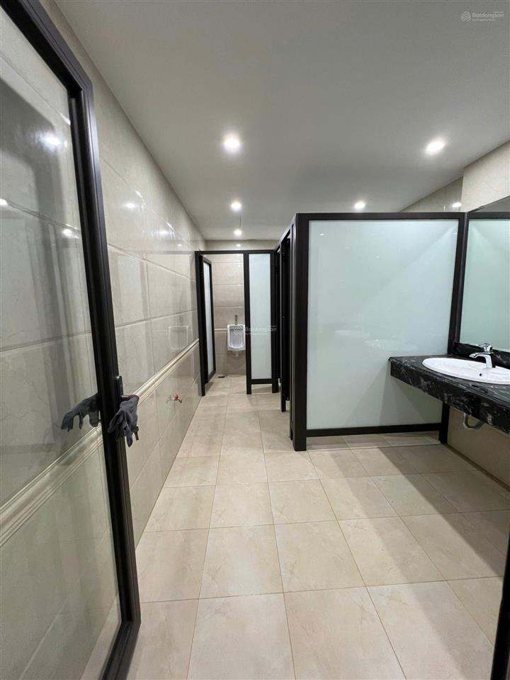 Cho thuê toà nhà khu liền kề đức diễn  bắc từ liêm. dt 145m, 7 tầng, thông sàn. 80 triệu/tháng