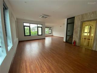 Cho thuê nhà biệt thự romantic tây hồ  hà nội. dt 115m, 5 tầng, thông sàn, thang máy. 75 triệu