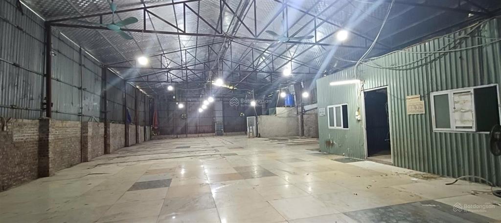 Cho thuê kho hữu hưng, tây mỗ. dt 450m2, mặt tiền 11m mặt đường hữu hưng. giá 38 triệu/tháng