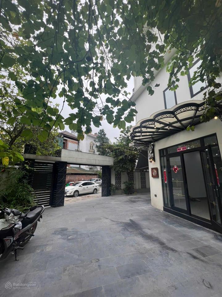 Cho thuê biệt thự thành phố giao lưu,(cạnh hồ an bình) dt 224m, xd 75m, 3 ,5 tầng. giá 40 triệu