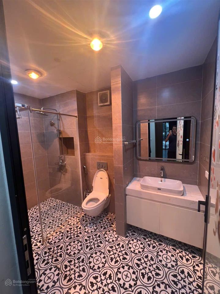 Cho thuê biệt thự thành phố giao lưu,(cạnh hồ an bình) dt 224m, xd 75m, 3 ,5 tầng. giá 40 triệu