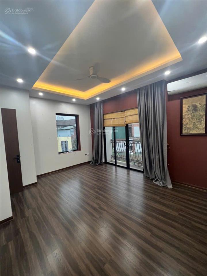 Cho thuê biệt thự thành phố giao lưu,(cạnh hồ an bình) dt 224m, xd 75m, 3 ,5 tầng. giá 40 triệu