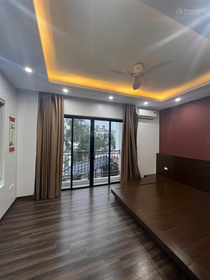 Cho thuê biệt thự thành phố giao lưu,(cạnh hồ an bình) dt 224m, xd 75m, 3 ,5 tầng. giá 40 triệu