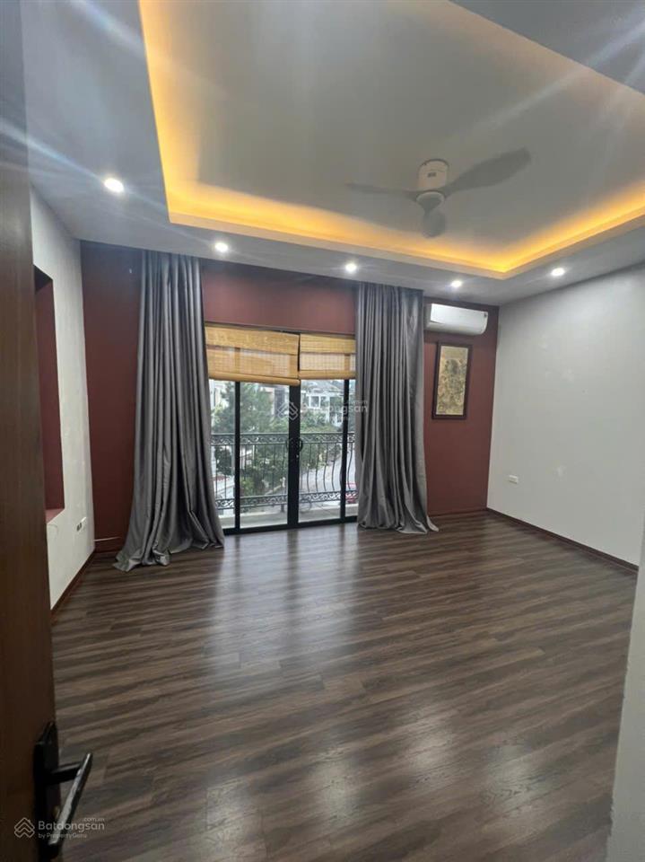 Cho thuê biệt thự thành phố giao lưu,(cạnh hồ an bình) dt 224m, xd 75m, 3 ,5 tầng. giá 40 triệu