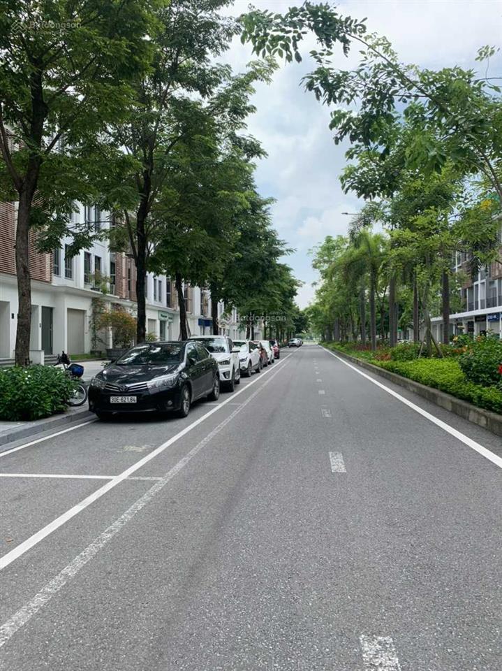 Cho thuê biệt thự the manor central park nguyễn xiển. dt 200m2, xd 125m2, 4t, thang máy. 45 tr/th