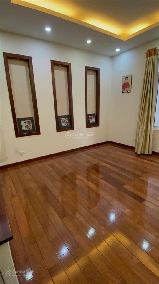 Cho thuê nhà dịch vọng, cầu giấy. dt 130m, 6 tầng, 1 hầm. mt 7m, có thang máy. giá 70 triệu