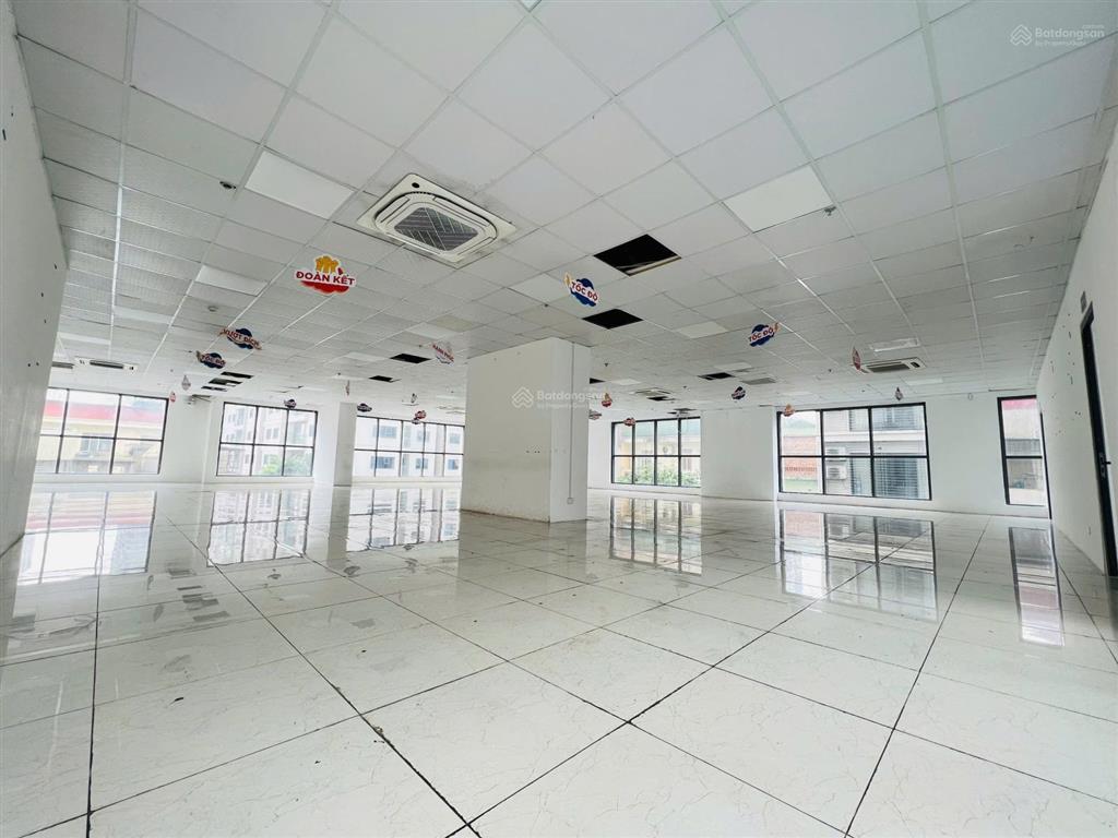 Cho thuê sàn văn phòng đường trịnh văn bô, mỹ đình. dt 300m2, giá 180 nghìn/m2/tháng