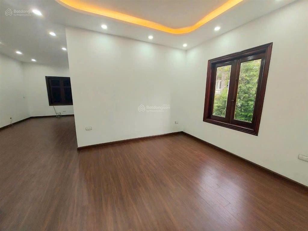 Cho thuê nhà liền kề 90 nguyễn tuân. dt 75m², 3 tầng, có điều hòa, thang máy. giá 35 triệu/tháng
