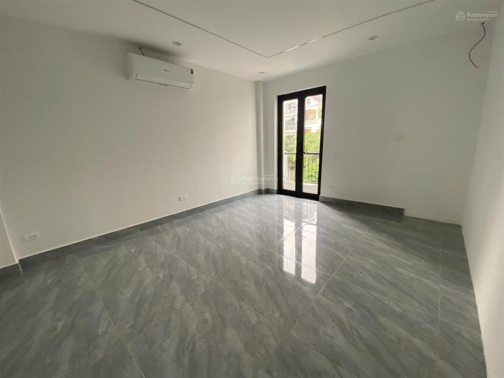 Cho thuê nhà liền kề vov lương thế vinh. dt 90m, 5 tầng, mt 5m. có đh. giá 30 triệu/tháng