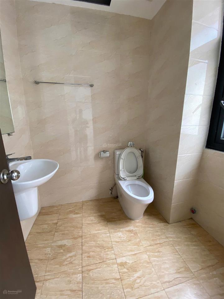 Cho thuê nhà mặt phố vinhomes gardenia hàm nghi. dt 95m2, 5 tầng, thông sàn, thang máy