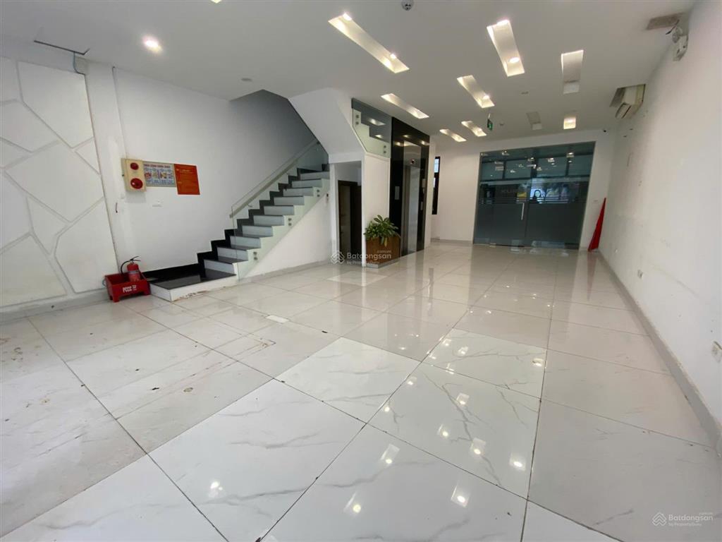 Cho thuê nhà mặt phố vinhomes gardenia hàm nghi. dt 95m2, 5 tầng, thông sàn, thang máy