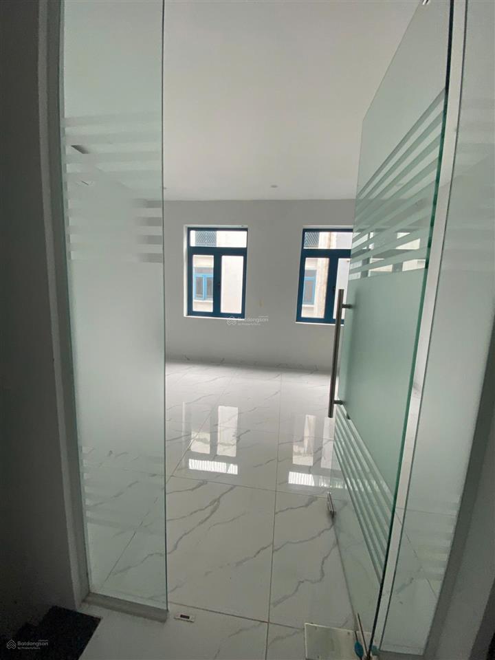 Cho thuê liền kề galaxy vạn phúc  hà đông. dt 95m, 6 tầng, 9 phòng. giá 45 triệu có thang máy.