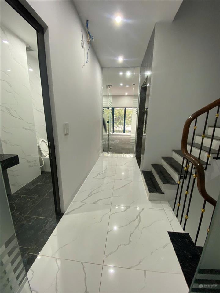 Cho thuê liền kề galaxy vạn phúc  hà đông. dt 95m, 6 tầng, 9 phòng. giá 45 triệu có thang máy.