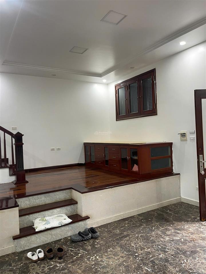 Cho thuê biệt thự vimeco nguyễn chánh, dt 140m, xd 90m, 4 tầng, 1 hầm, mới đẹp. giá 60 triệu