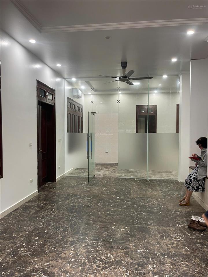 Cho thuê biệt thự vimeco nguyễn chánh, dt 140m, xd 90m, 4 tầng, 1 hầm, mới đẹp. giá 60 triệu
