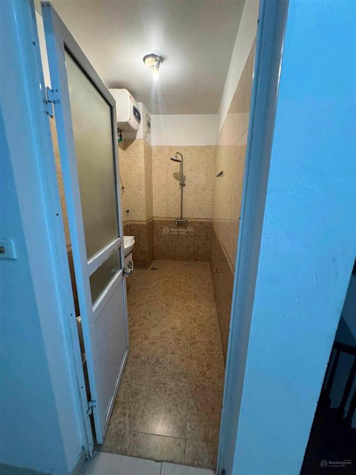 Cho thuê nhà liền kề vov mễ trì. dt 95m2, 5 tầng, mt 5m, xe tải đỗ cửa. giá 32 triệu/tháng