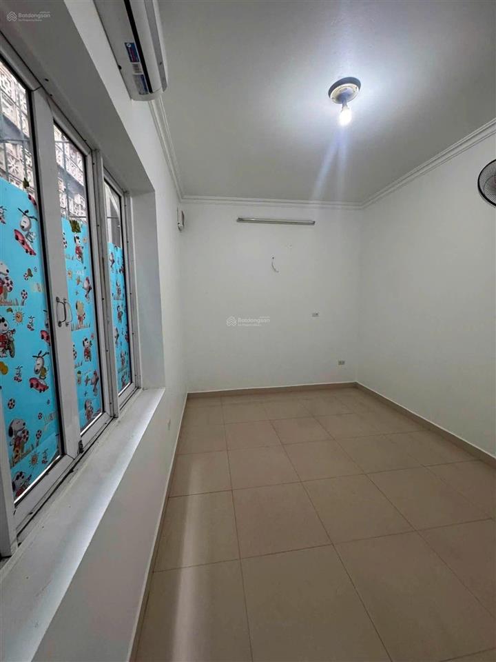Cho thuê nhà liền kề vov mễ trì. dt 95m2, 5 tầng, mt 5m, xe tải đỗ cửa. giá 32 triệu/tháng