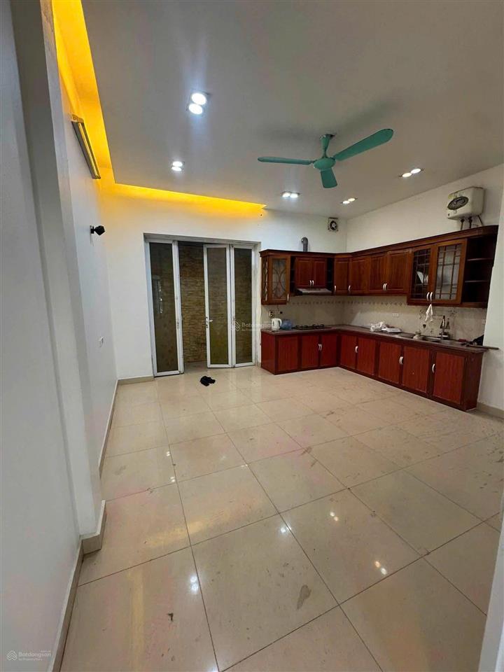 Cho thuê nhà liền kề vov mễ trì. dt 95m2, 5 tầng, mt 5m, xe tải đỗ cửa. giá 32 triệu/tháng