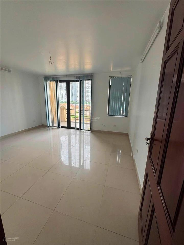 Cho thuê nhà liền kề vov mễ trì. dt 95m2, 5 tầng, mt 5m, xe tải đỗ cửa. giá 32 triệu/tháng