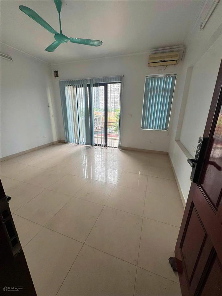 Cho thuê nhà liền kề vov mễ trì. dt 95m2, 5 tầng, mt 5m, xe tải đỗ cửa. giá 32 triệu/tháng