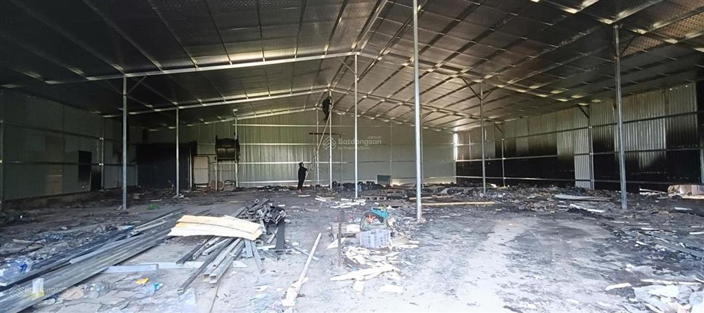 Cho thuê kho xưởng đông ngạc  bắc từ liêm. dt 550m2, xe cont đỗ cửa. 80k/m2/tháng
