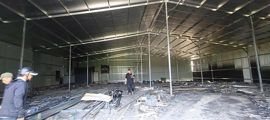 Cho thuê kho xưởng đông ngạc  bắc từ liêm. dt 550m2, xe cont đỗ cửa. 80k/m2/tháng