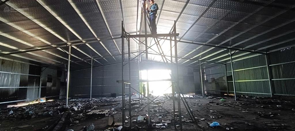 Cho thuê kho xưởng đông ngạc  bắc từ liêm. dt 550m2, xe cont đỗ cửa. 80k/m2/tháng