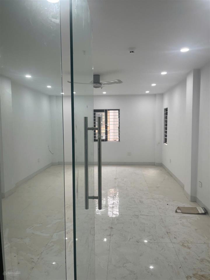 Cho thuê nhà đường mỹ đình, dt 85m, 5 tầng, thông sàn, thang máy. giá 45 triệu
