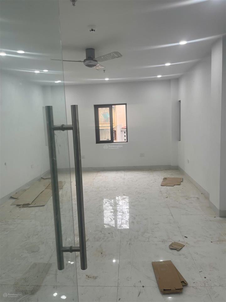 Cho thuê nhà đường mỹ đình, dt 85m, 5 tầng, thông sàn, thang máy. giá 45 triệu